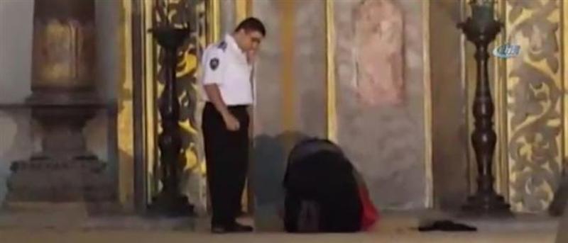 Απίστευτη πρόκληση: Μουσουλμάνοι μπήκαν στην Αγία Σοφία για να προσευχηθούν - Media