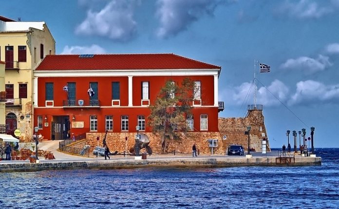 Σάλος στην Κρήτη με τη ρατσιστική αγγελία του Ναυτικού Μουσείου (Photo) - Media