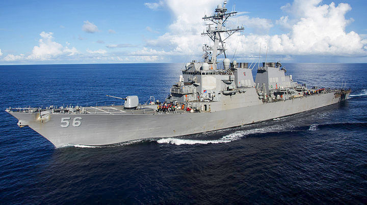 Αντιτορπιλικό των ΗΠΑ συγκρούστηκε με δεξαμενόπλοιο στη Σιγκαπούρη  - Media