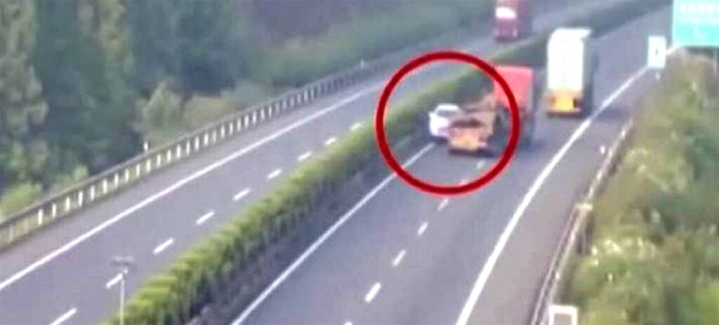 Σοκαριστικό video: Μπαίνει στο αντίθετο ρεύμα της εθνικής και οδηγεί σαν τρελός - Media