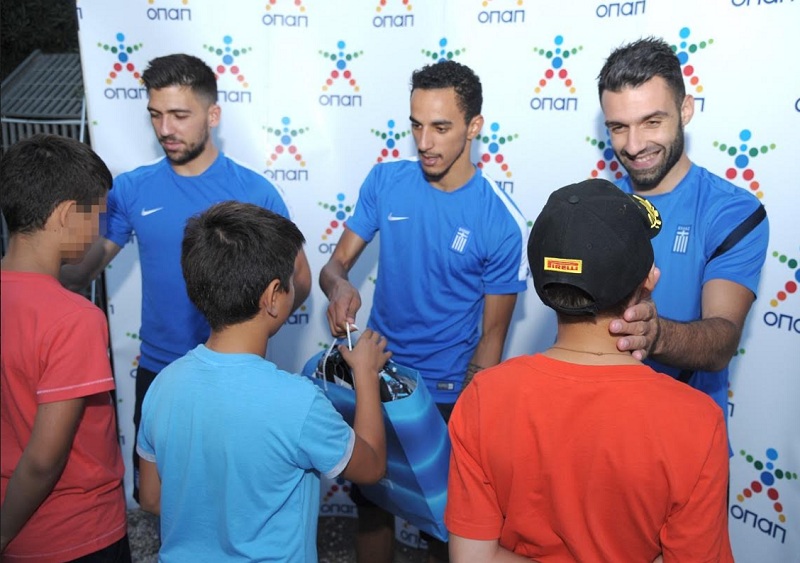 ΟΠΑΠ και Εθνική Ομάδα «αγκαλιάζουν» τα Παιδικά Χωριά SOS – Εκπλήξεις και δώρα στα παιδιά που βρέθηκαν στο προπονητικό κέντρο Αγίου Κοσμά - Media