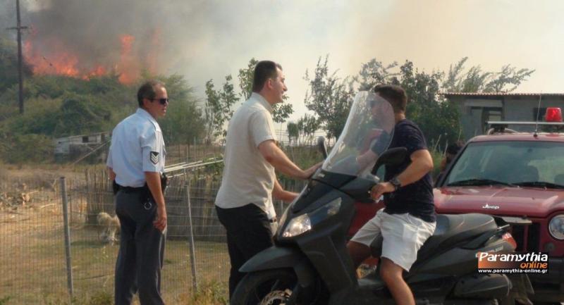 Σε απόσταση αναπνοής από τα σπίτια η φωτιά στην Παραμυθιά Θεσπρωτίας (Video) - Media