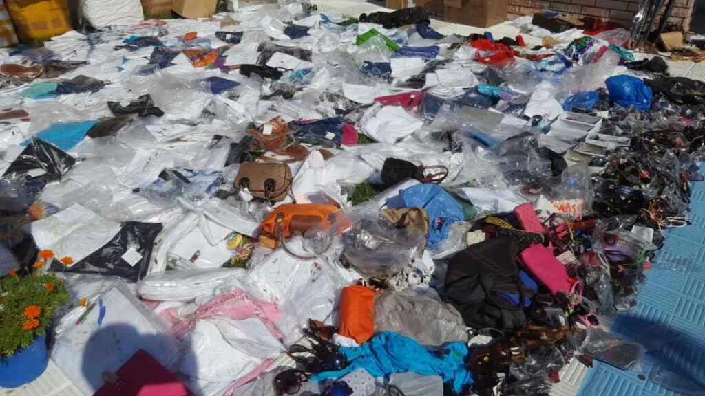 Πιερία: Πιάστηκαν λιανέμποροι με 49.000 είδη παρεμπορίου  - Media