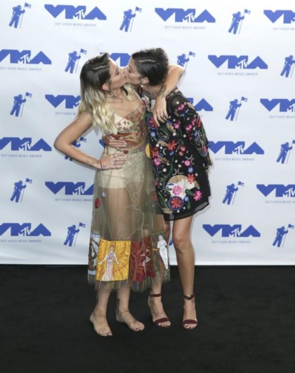 Απίστευτο ξέσπασμα της Πάρις Τζάκσον ενάντια στους Ναζί (Video + Photos) - Media