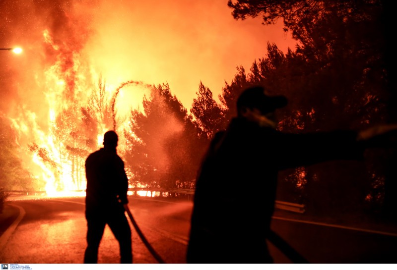 Συνεχίζεται η μάχη με τις φλόγες στη Βορειοανατολική Αττική - Σε εξέλιξη τα πύρινα μέτωπα σε Βαρνάβα και Γραμματικό - Media