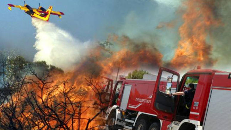 Η στιγμή που η πυρκαγιά «ξεφεύγει» και ο πανικός - Συγκλονιστικό βίντεο - Media