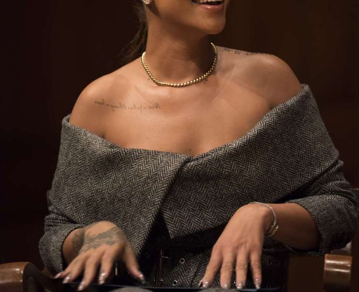 Το «σκληρό» μήνυμα της σούπερ σταρ για τα παραπανίσια κιλά της - «Κοιτάτε τη δουλειά σας» (Video) - Media