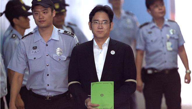 Καταδικάστηκε για διαφθορά ο επικεφαλής της Samsung - Media