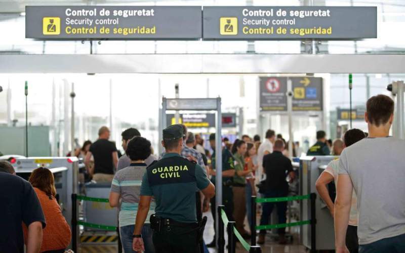 Ταλαιπωρία στο αεροδρόμιο Ελ Πρατ της Ισπανίας - 24ωρες απεργίες - Media