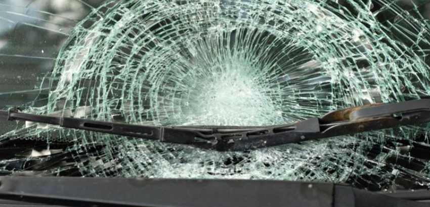 Πετούν πέτρες σε νταλίκες στην Ιόνια οδό και σκορπούν τον τρόμο (pics) - Media