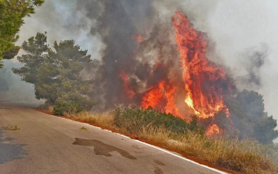 Σε πύρινο κλοιό η Αλβανία - Αποστολή δύο ελληνικών αεροσκαφών - Media