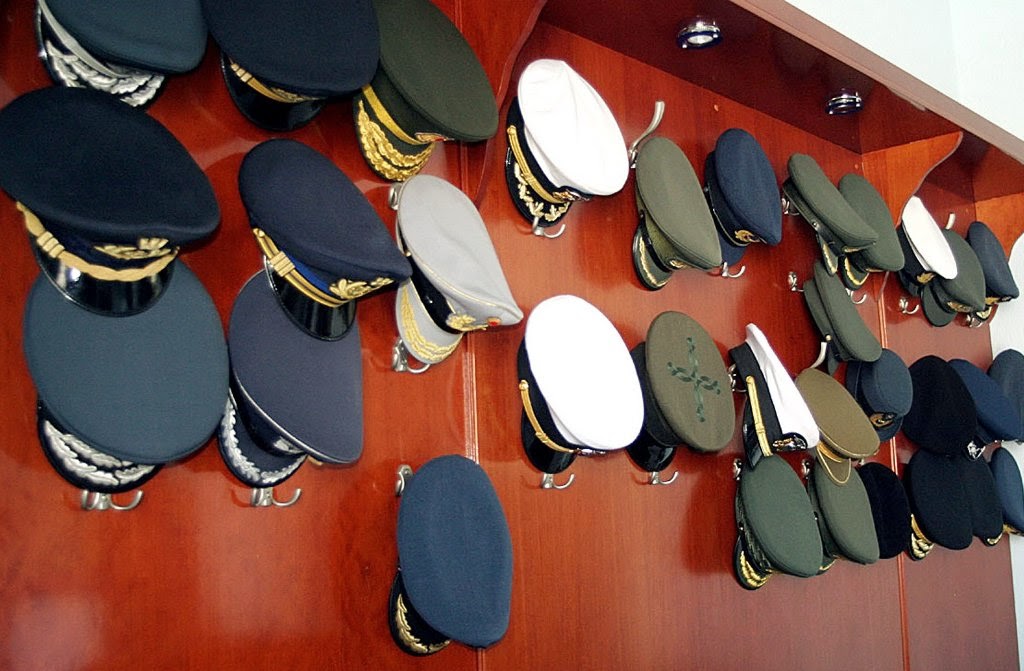 Σοκ: Διπλό «ψαλίδι» στις συντάξεις 120.000 αποστράτων - Media