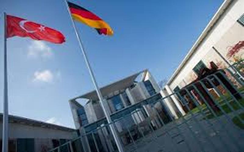 DW: Τι θα ψηφίσουν οι Τουρκογερμανοί στις εκλογές; - Media