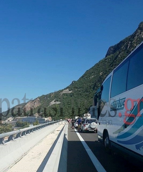 Αυτοκίνητο αναποδογύρισε στο τούνελ της Παναγοπούλας (Photos) - Media