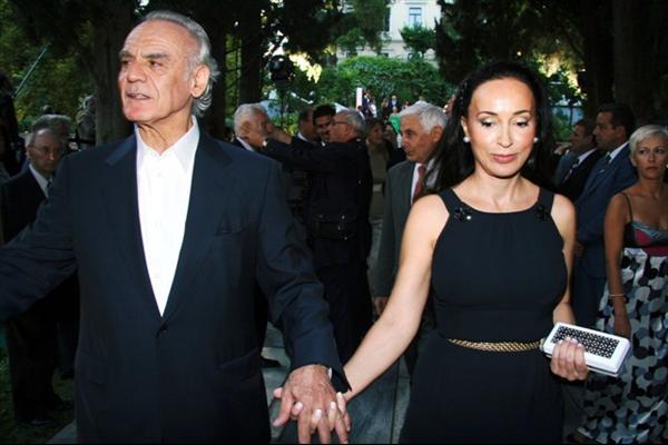 Οι βουτιές του Άκη στην πισίνα ξενοδοχείου της Φθιώτιδας (photos) - Media