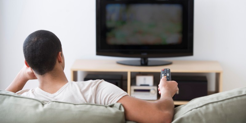 Βλέπετε πολλή ώρα τηλεόραση; Ποια προβλήματα θα σας προκαλέσει - Media
