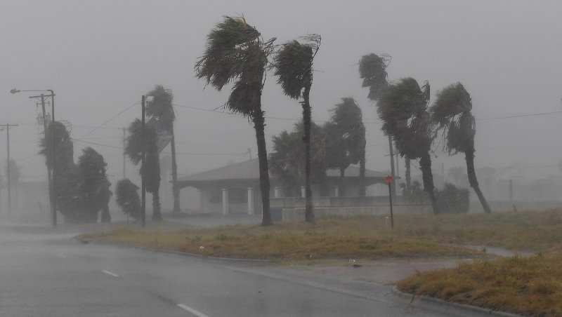 Συνεχίζει να σαρώνει το Τέξας ο τυφώνας Χάρβεϊ - Media