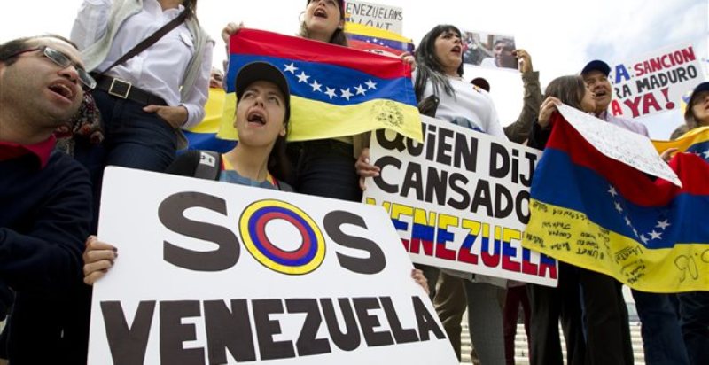 Εγκαταλείπουν μαζικά τη Βενεζουέλα για την Κολομβία - Media
