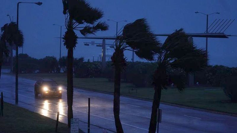 Ο Χάρβεϊ σαρώνει το Τέξας - Άνεμοι 210 χιλιομέτρων την ώρα και πλημμύρες (Photos, Videos) - Media
