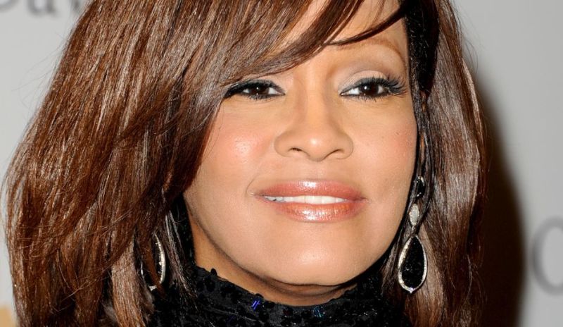 Η ομοφυλοφιλική σχέση της Γουίτνεϊ Χιούστον με τη βοηθό της - Media