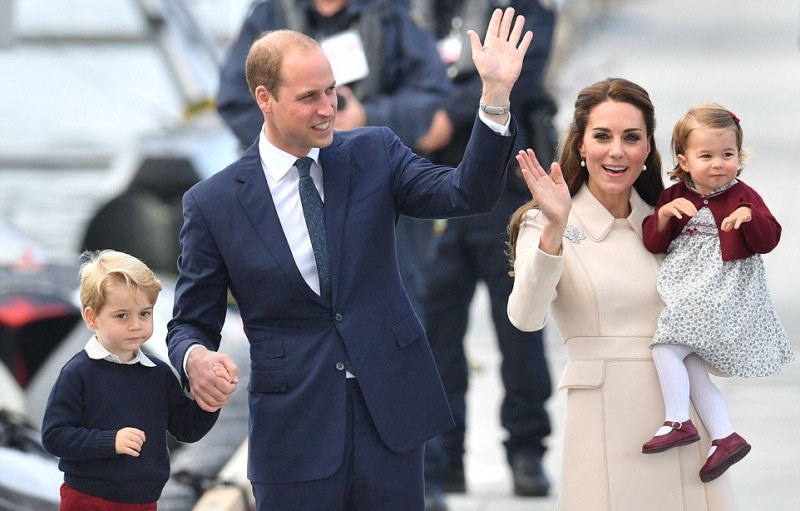 Το μακάβριο μυστικό των ταξιδιών της βασιλικής οικογένειας της Βρετανίας - Media