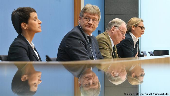 «Συντροφικά μαχαιρώματα» στην ακροδεξιά AfD - Media