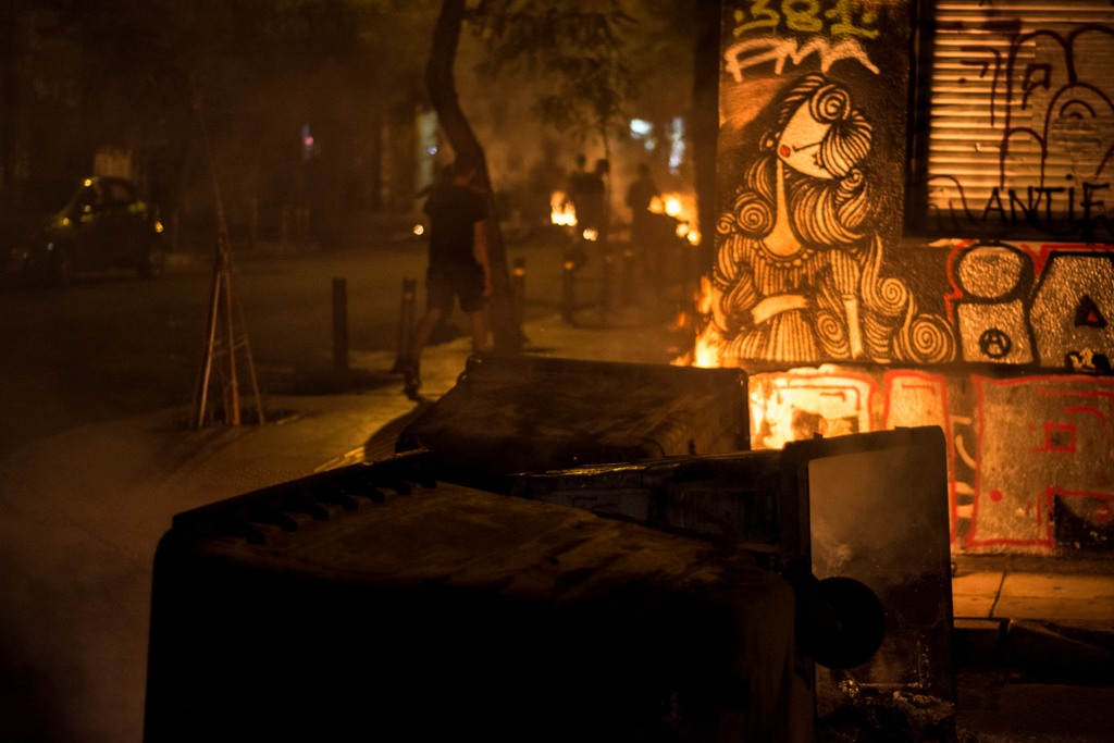 Εξάρχεια: Νέες επιθέσεις με μολότοφ σε διμοιρίες των ΜΑΤ - Media