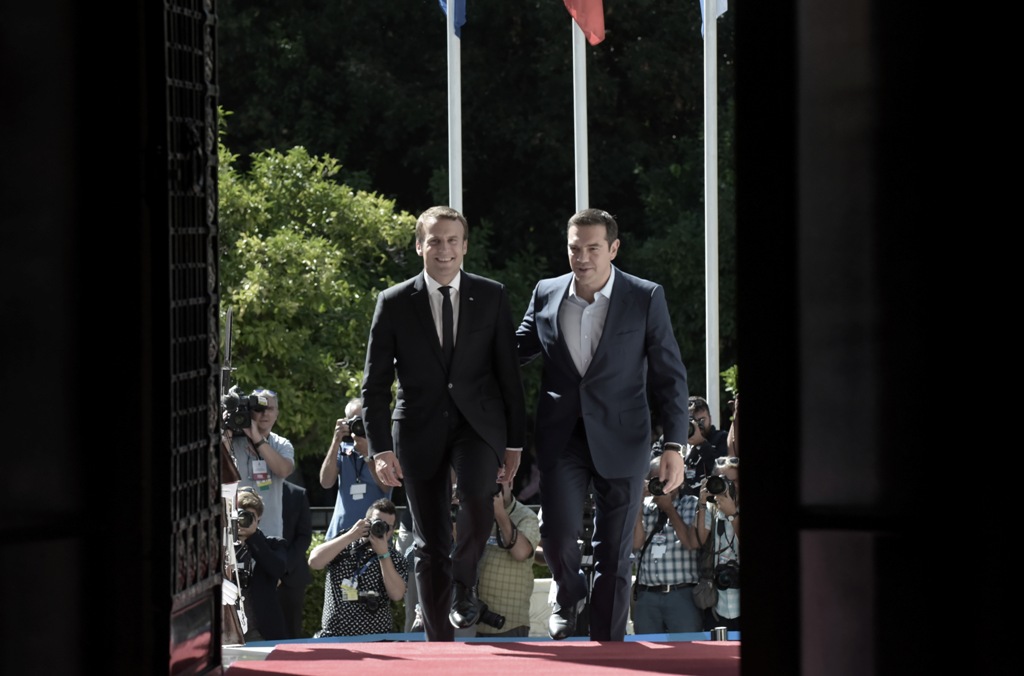 Μεγάλα ονόματα ελληνικών επιχειρήσεων στη συνάντηση Μακρόν-Τσίπρα - Media