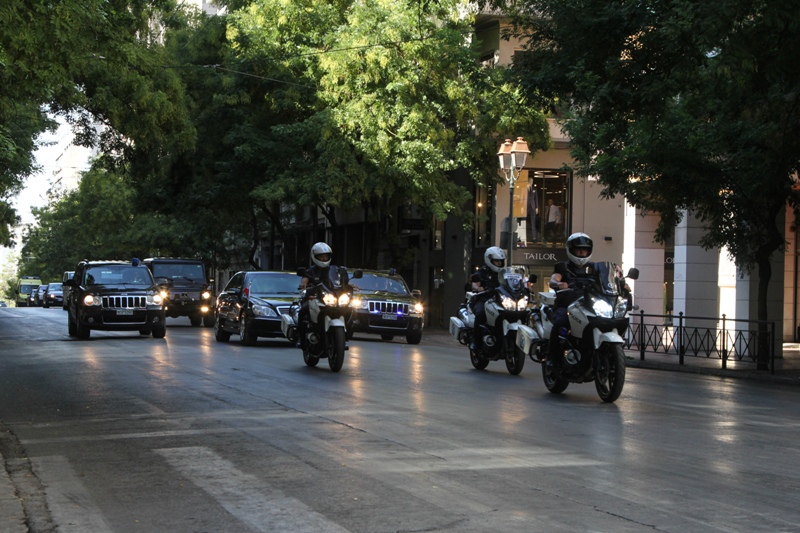 Αναχώρησε ο Μακρόν από την Αθήνα - Τετ-α-τετ με Τσίπρα στο αεροδρόμιο - Media