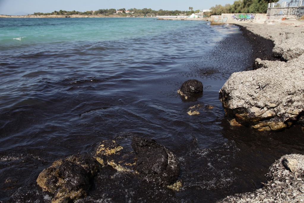 Δίωξη σε βαθμό κακουργήματος κατά παντός υπευθύνου για την πετρελαιοκηλίδα - Media