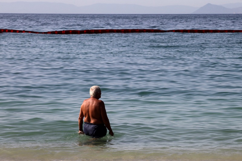 Απηύδησε ο Ξανθός: Μην κολυμπάτε στις απαγορευμένες παραλίες - Media