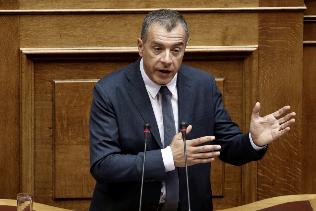 Θεοδωράκης: H ιστορία θα γράψει ότι κυβερνήσατε με την έξαλλη ψεκασμένη ακροδεξιά - Media