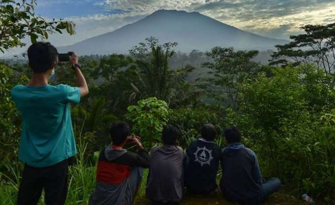 Μπαλί: Κίνδυνος έκρηξης ηφαιστείου - 50.000 εγκατέλειψαν τα σπίτια τους - Media