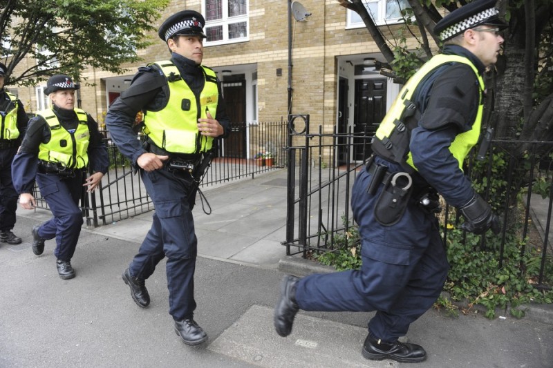 Συναγερμός στη Βρετανία: Δύο άτομα εκτέθηκαν σε «άγνωστη ουσία» λέει η αστυνομία - Media