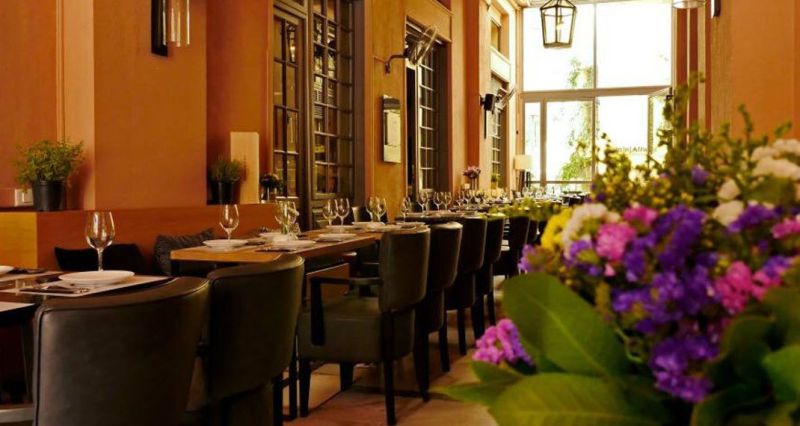 By the glass: Αυτό το wine bar-bistrot στο κέντρο είναι σημείο αναφοράς για κάθε οινόφιλο (Photos) - Media