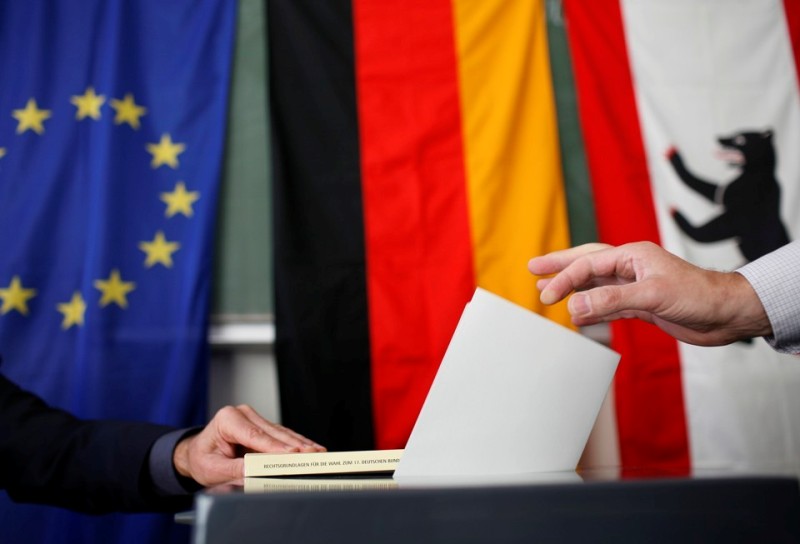 Guardian: Ο ΣΥΡΙΖΑ ψηφίζει Die Linke και έχει τα μάτια στραμμένα στο Βερολίνο για τον επόμενο ΥΠΟΙΚ - Media