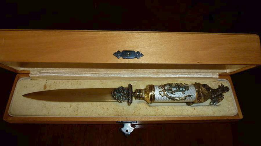 Στο φως δύο σπάνια μαχαίρια Faberge που διασώθηκαν από τα χυτήρια της Οκτωβριανής Επανάστασης (Photos) - Media