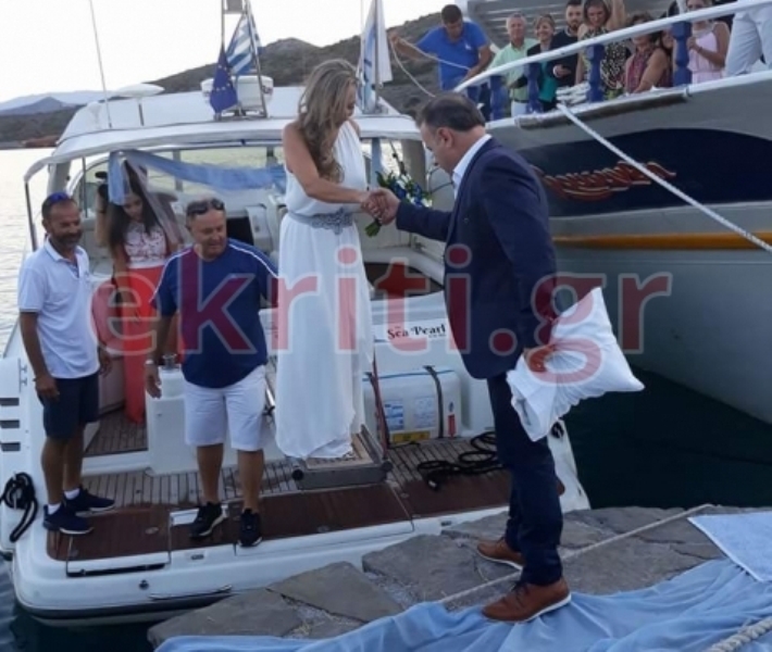 Κρήτη: Η νύφη έμαθε ότι παντρεύεται δύο ώρες πριν τον γάμο (Photos) - Media