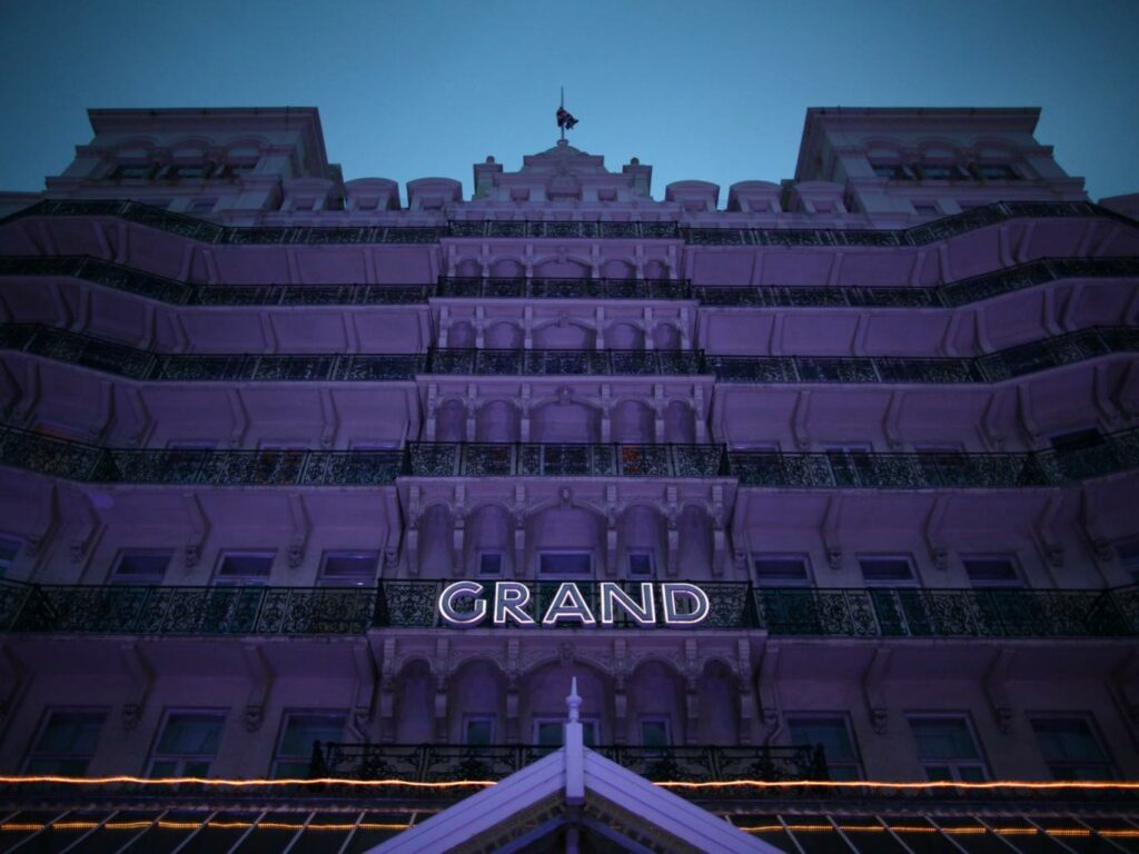 Εκκενώθηκε το Brighton Grand Hotel μετά από τηλεφώνημα για βόμβα - Media