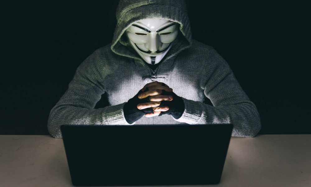 «Βόμβες μεγατόνων» από τους Anonymous: Εμπλέκουν πασίγνωστα ονόματα στο δίκτυο παιδεραστίας του Επστάιν - Media