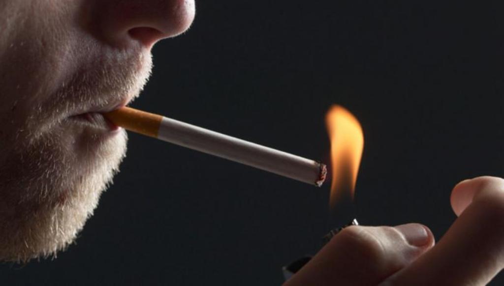 Έρευνα αποκαλύπτει: Παθητικός καπνιστής ένας στους τέσσερις εργαζόμενους - Η Ελλάδα χειρότερη στην Ευρώπη - Media