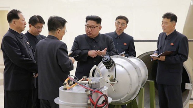 Ο Κιμ Γιονγκ Ουν μετέφερε διηπειρωτικό βαλλιστικό πύραυλο στη δυτική ακτή της Β.Κορέας μέσα στη νύχτα - Media