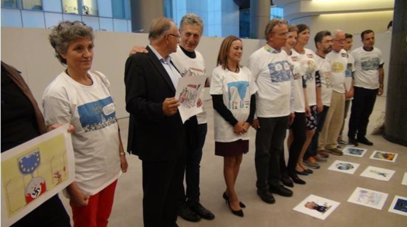 Διαμαρτυρία στο Ευρωκοινοβούλιο για τα «κομμένα» σκίτσα (Photos, Videos) - Media