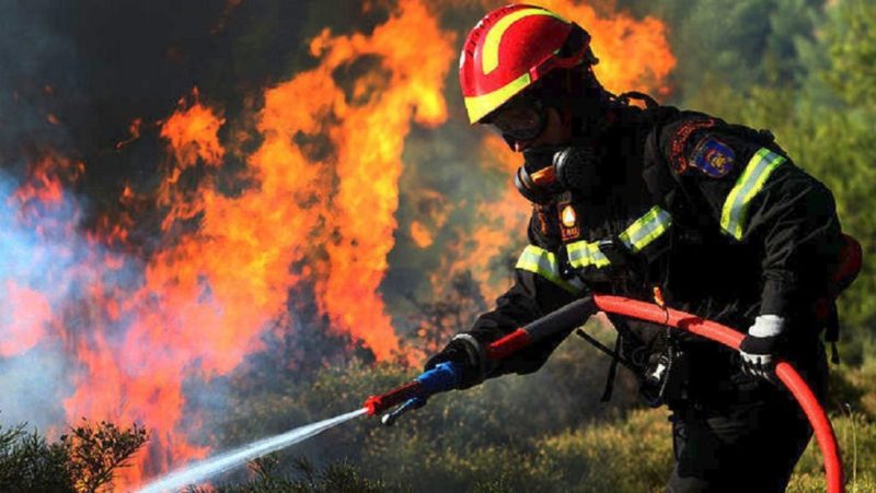 Υπό μερικό έλεγχο η πυρκαγιά στον Κουβαρά Αττικής  - Media