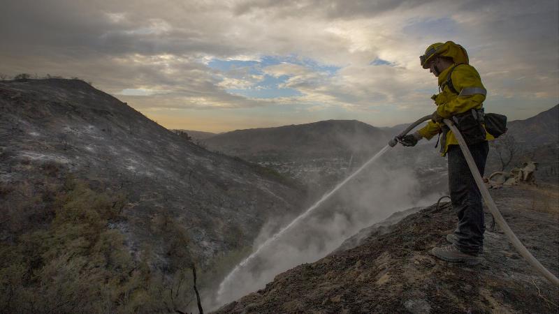 Λος Άντζελες: Συνεχίζεται η μάχη των πυροσβεστών ενάντια στη «μεγαλύτερη φωτιά στα χρονικά» - Media