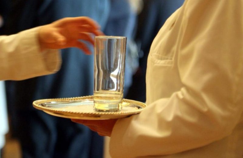 Λαρισαίος επιχειρηματίας έδωσε μπόνους 18.000 ευρώ στο προσωπικό του!  - Media