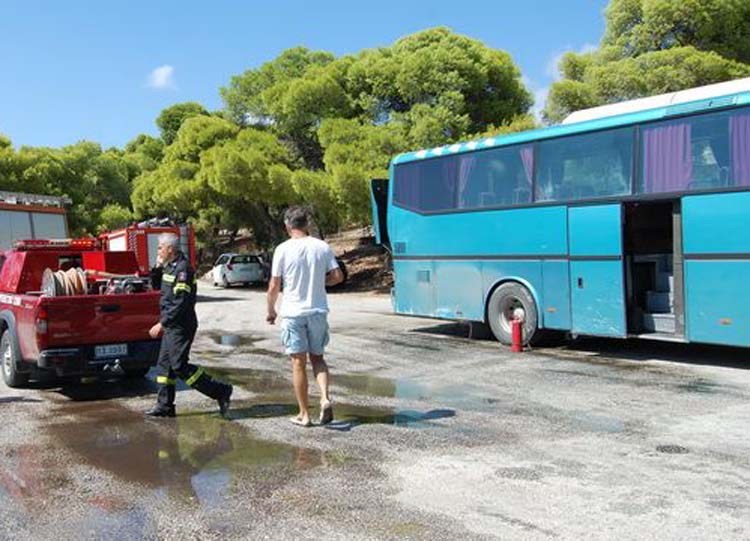 Εθνική οδός Αθηνών- Θεσσαλονίκης: Φωτιά σε λεωφορείο εν κινήσει - Media