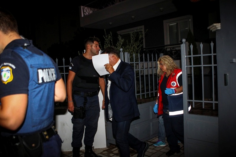 Βίντεο: Ο Κούγιας μεταφέρεται στο ασθενοφόρο μετά τον ξυλοδαρμό από τον Μελισσανίδη - Media