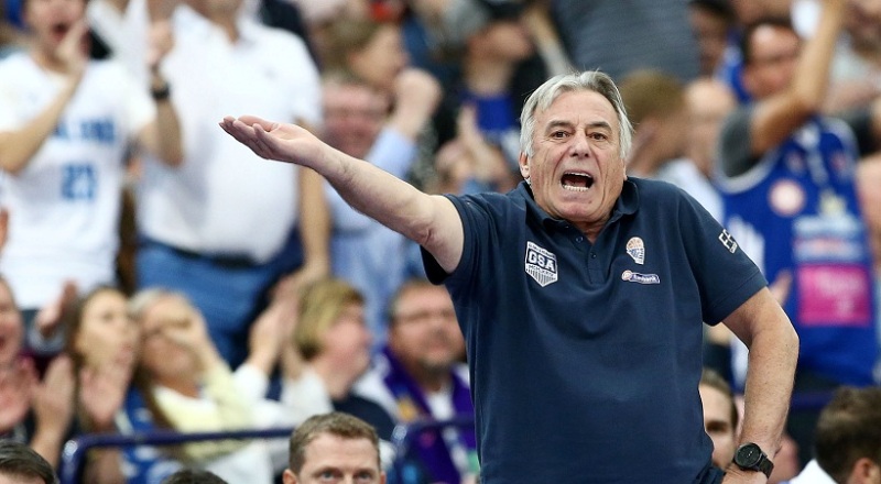 Έτσι οργανώθηκε η υποδοχή Μίσσα στα αποδυτήρια - Τι φώναζαν οι διεθνείς - Media