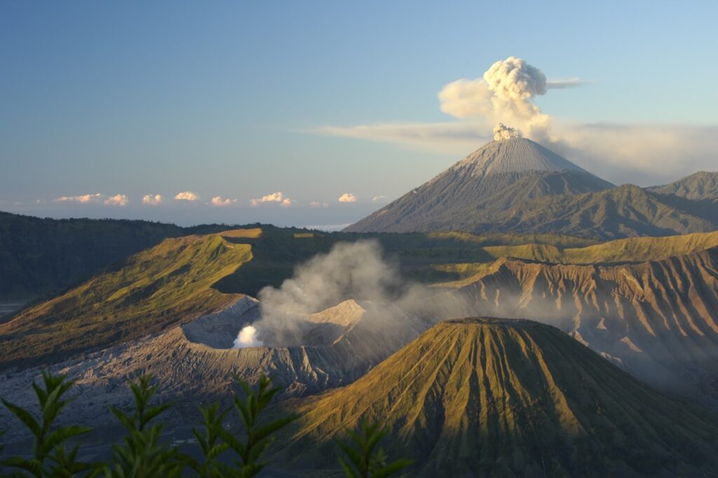 Κίνδυνος έκρηξης ηφαιστείου στο Μπαλί – Παράταση στις θεωρήσεις εισόδου για τους τουρίστες - Media